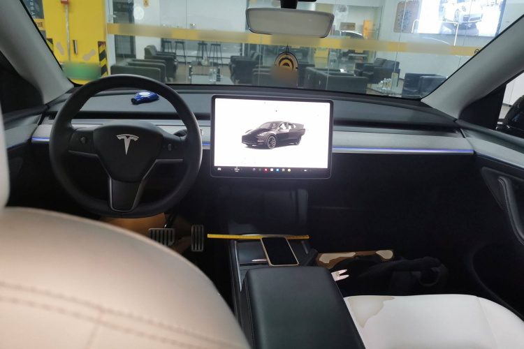 特斯拉 Model Y 2023款 高性能全轮驱动版中控内饰12