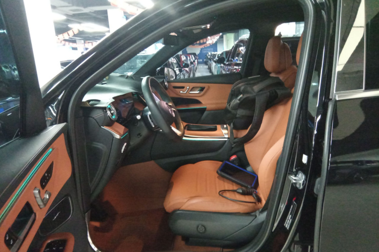 奔驰GLC 2023款 改款 GLC 260 L 4MATIC 豪华型 5座局部细节19