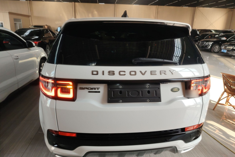 路虎 发现运动版 2020款 249PS R-Dynamic 性能版车身外观6