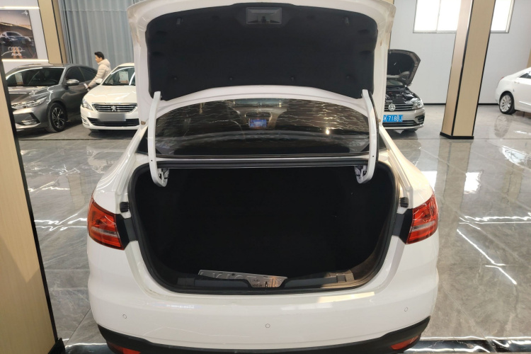 福特 福睿斯 2019款 1.5L 自动悦享型机舱底盘23