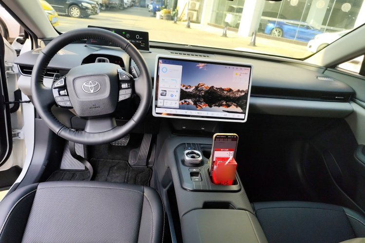 丰田bZ5 2025款 550 PRO智行版中控内饰12