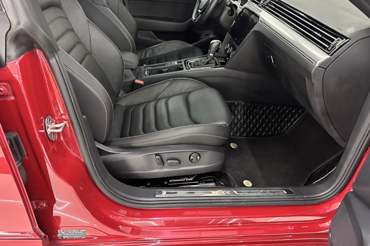 一汽-大众CC 2019款 330TSI 魅颜版 国V中控内饰7009