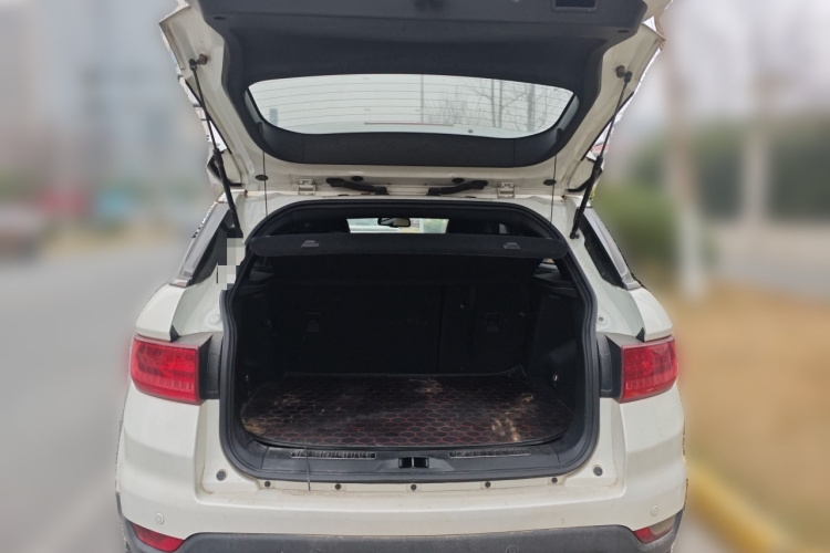 陆风X7 2015款 2.0T 全景尊贵版局部细节23