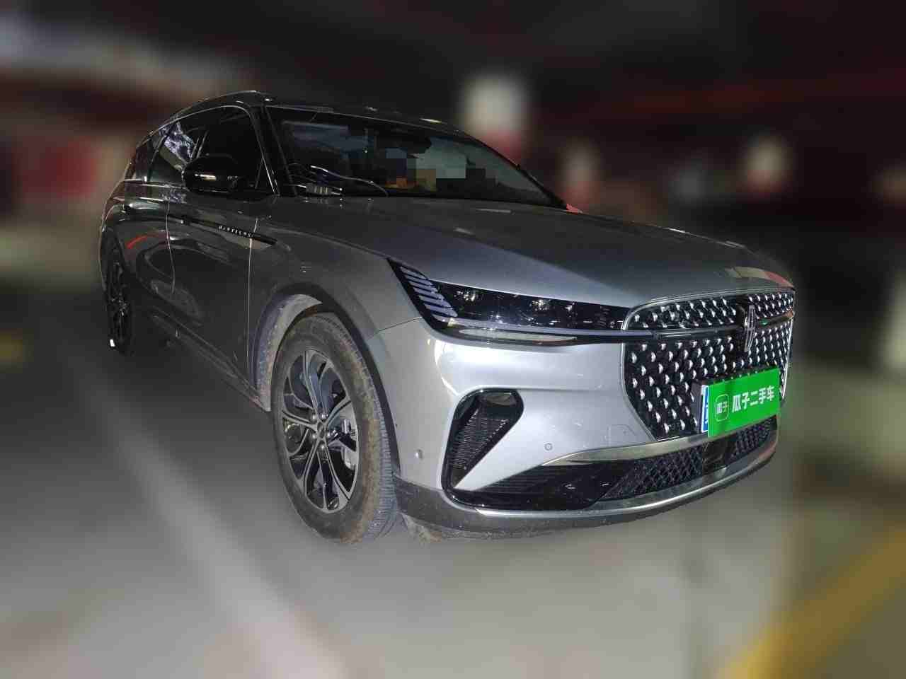 车辆右前45度外观展示