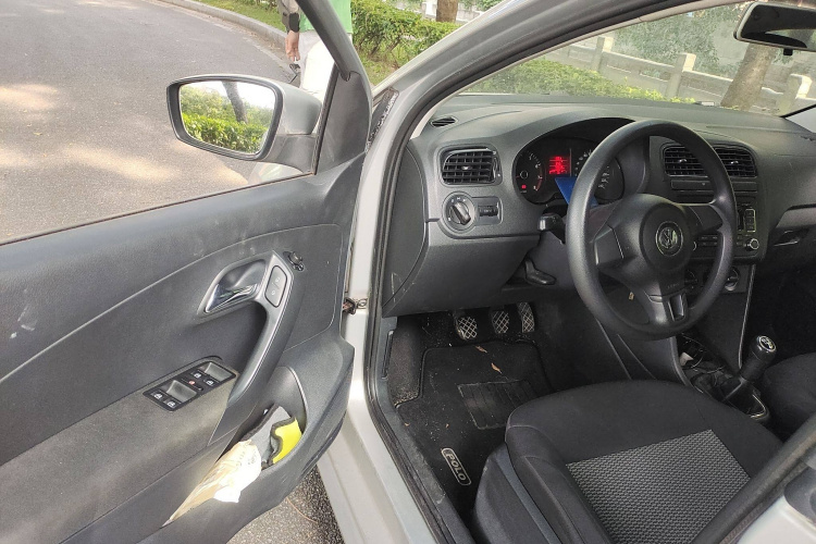 大众 Polo 2011款 1.4L 手动致乐版中控内饰7003