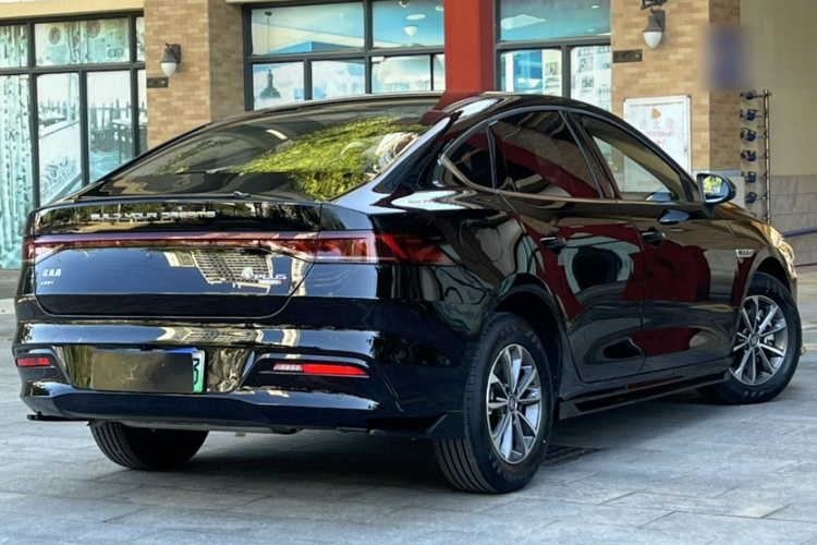 比亚迪 秦PLUS 2024款 荣耀版 DM-i 55KM领先型车身外观6013