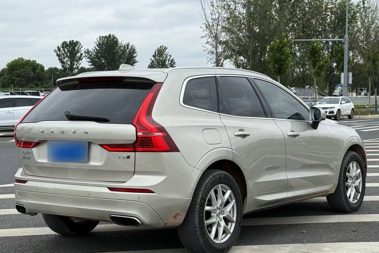 沃尔沃XC60 2019款 T5 四驱智逸版 国V车身外观6006