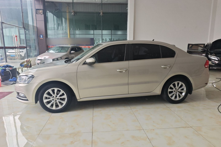 大众 朗逸 2017款 1.6L 自动舒适版车身外观4