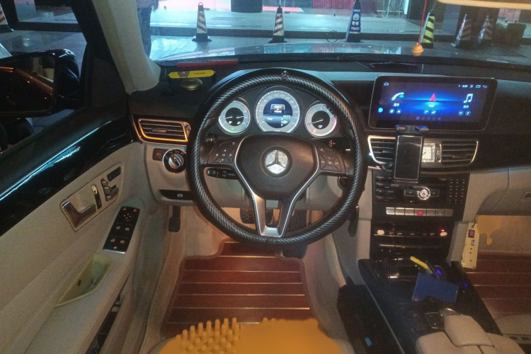 奔驰E级 2014款 改款 E 260 L 运动型局部细节13