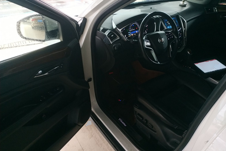 凯迪拉克SRX 2014款 3.0L 豪华型中控内饰20