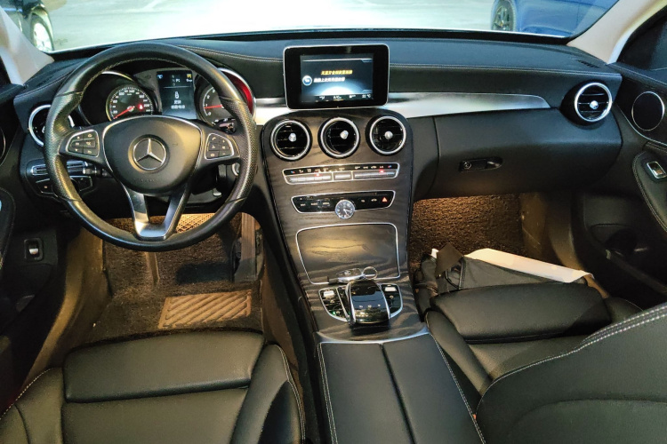 奔驰C级 2015款 改款 C 180 L 运动型中控内饰12