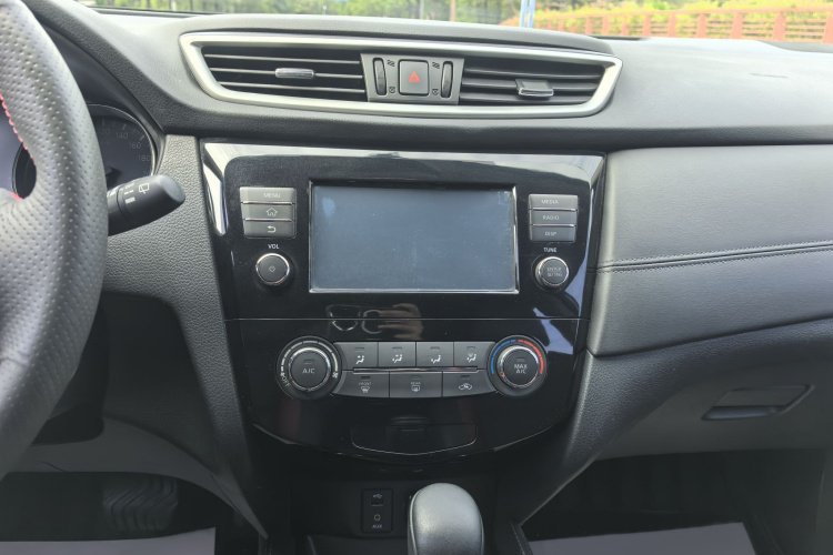 日产 逍客 2017款 2.0L CVT智享版 国V中控内饰7005