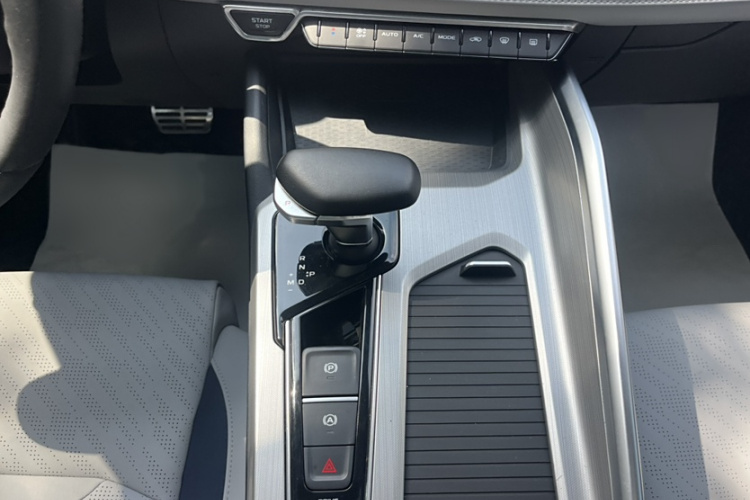 吉利汽车 星瑞 2021款 改款 2.0TD 尊贵型中控内饰7010