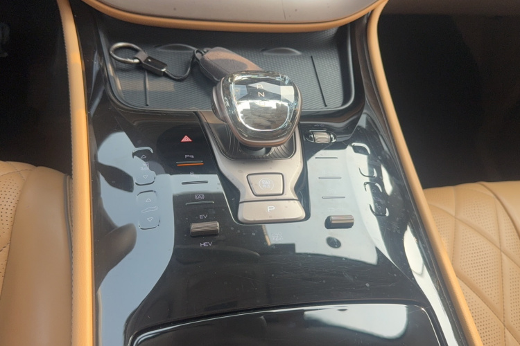 腾势D9 2022款 DM-i 970 四驱尊荣型局部细节18