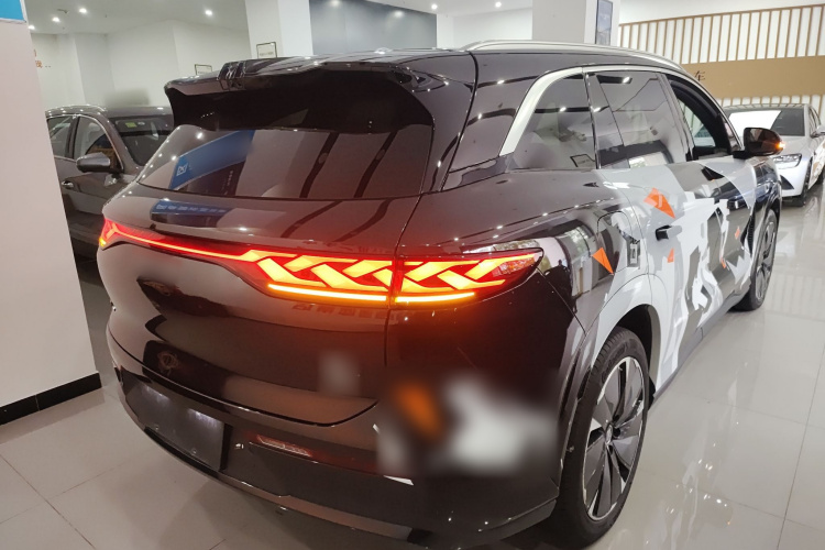 比亚迪 唐L 2025款 EV 600KM四驱激光雷达旗舰型车身外观7