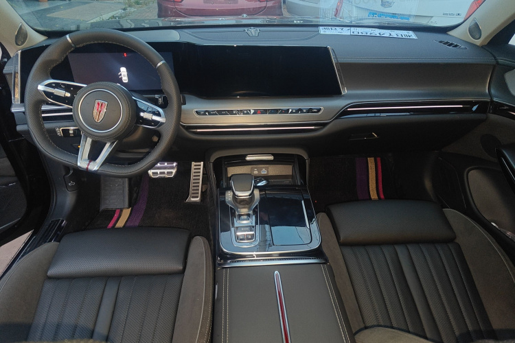 红旗H9 2025款 2.0T 两驱旗享私享风尚版 5座中控内饰7004