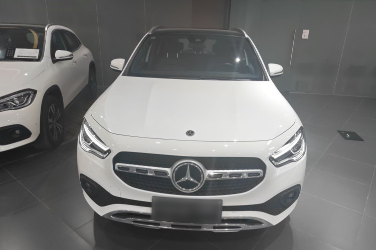 奔驰GLA 2023款 GLA 200车身外观2