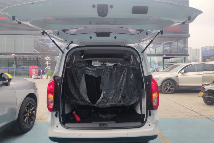 五菱汽车 五菱宏光新能源 2025款 增程式混动 50KM 舒适型机舱底盘23