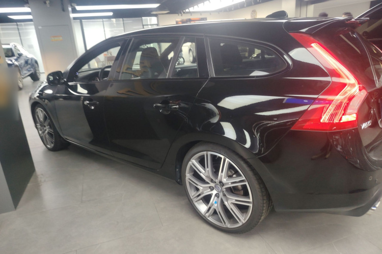 沃尔沃V60 2017款 2.0T Polestar车身外观4