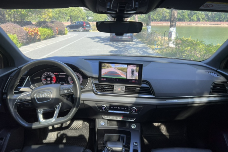 奥迪Q5L Sportback 2021款 40 TFSI 时尚型中控内饰7003