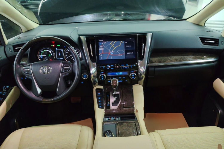 丰田 威尔法 2023款 皇冠 双擎 2.5L HV至尊版中控内饰12