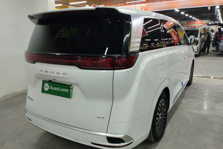 腾势D9 2022款 DM-i 1040 尊贵型车身外观7