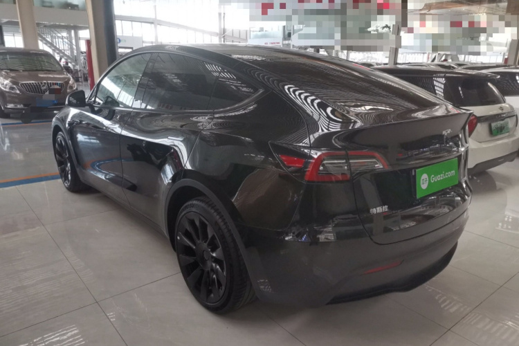 特斯拉 Model Y 2021款 长续航全轮驱动版 3D7车身外观4