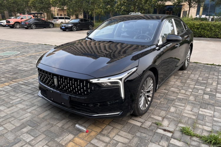 奔腾B70 2025款 龙耀版 1.5T 质享型车身外观1