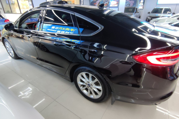 福特 蒙迪欧 2017款 EcoBoost 180 时尚型车身外观4