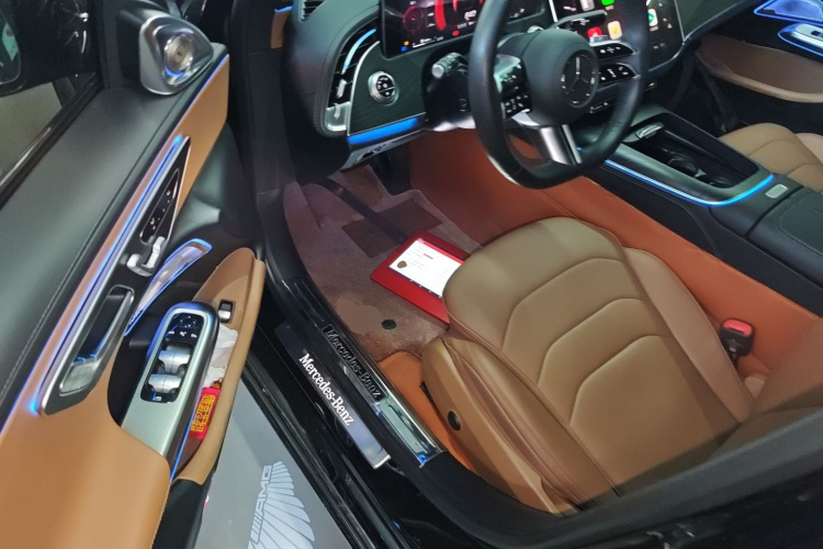 奔驰E级 2024款 改款 E 300 L 时尚运动型中控内饰20