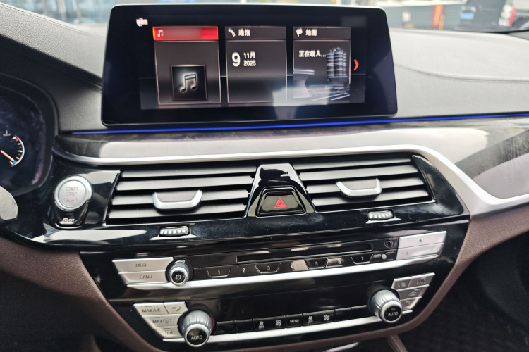 宝马5系 2019款 525Li M运动套装中控内饰7012