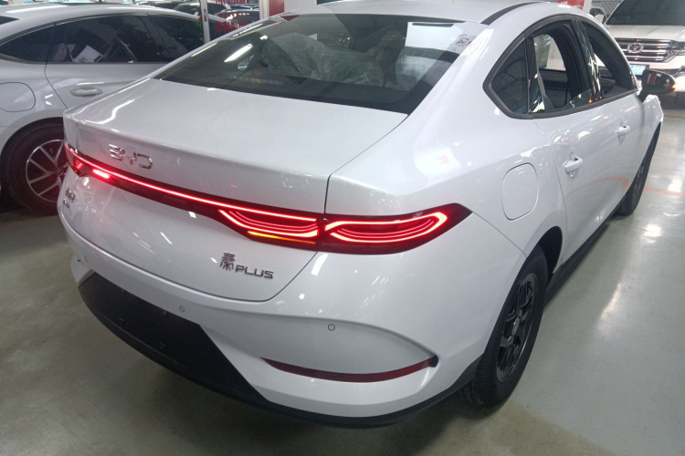 比亚迪 秦PLUS 2025款 DM-i 智驾版 55KM领先型车身外观7