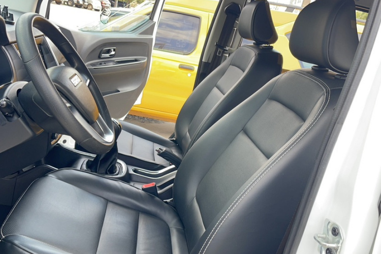 金杯 金海狮 2021款 1.5L 客车旅行狮中央空调版 9座局部细节19