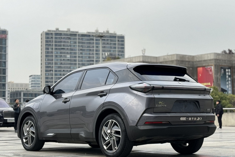 哪吒汽车 哪吒U 2021款 Pro 500 登月版车身外观6004