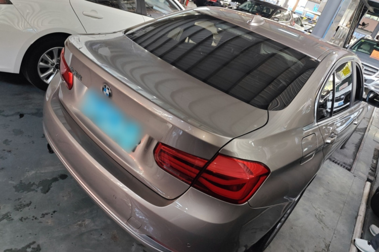 宝马3系 2016款 320Li 时尚型车身外观7