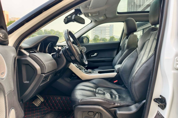 路虎 揽胜极光(进口) 2014款 2.0T 5门耀动版中控内饰7006