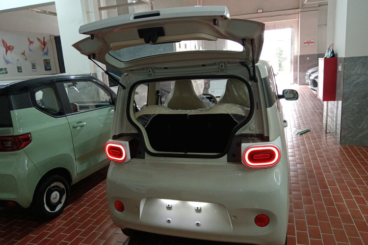 五菱汽车 宏光MINIEV 2024款 第三代 215km 青春版机舱底盘23