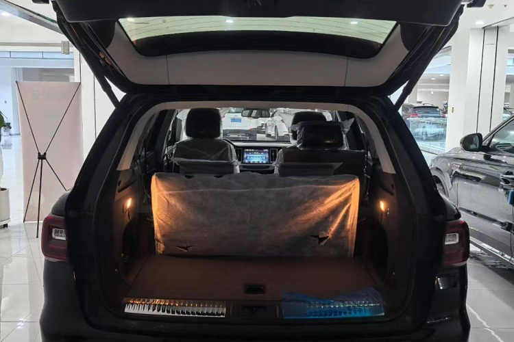 红旗HS7 2022款 3.0T 自动四驱智联旗畅版 七座中控内饰7002