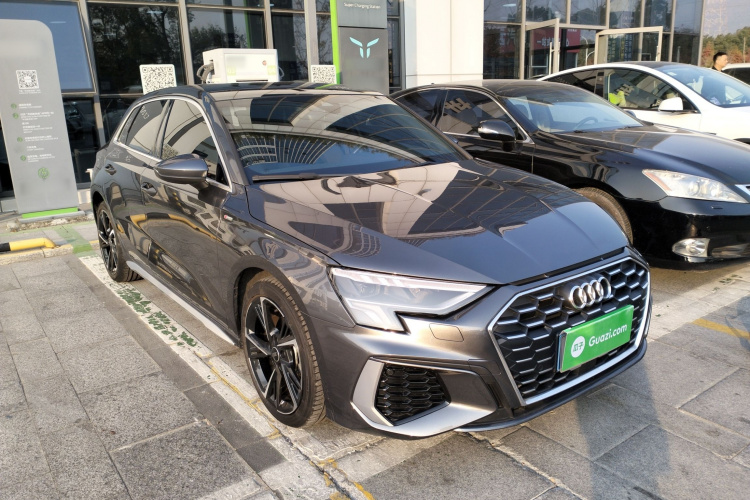 奥迪A3 2024款 Sportback 35 TFSI 时尚运动型车身外观3