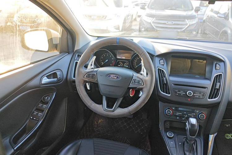 福特 福克斯 2018款 三厢经典 EcoBoost 180 自动精英型中控内饰13