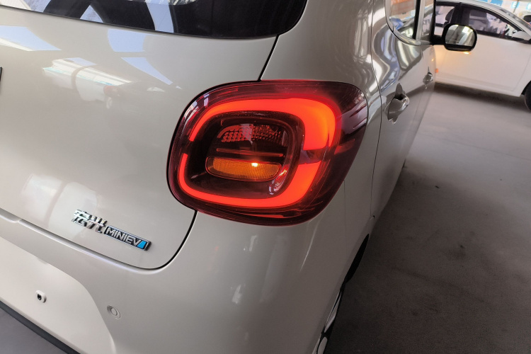 五菱汽车 宏光MINIEV 2025款 四门版 进阶款车身外观9