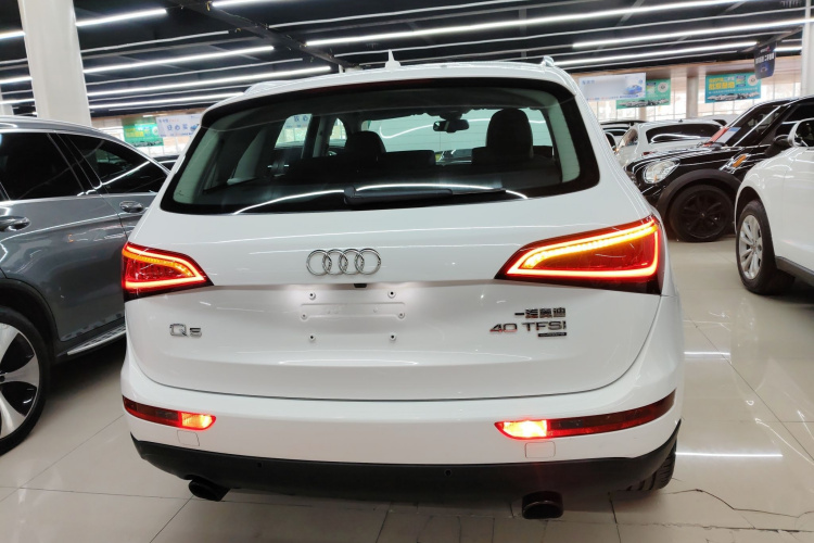 奥迪Q5 2013款 40 TFSI 豪华型车身外观6