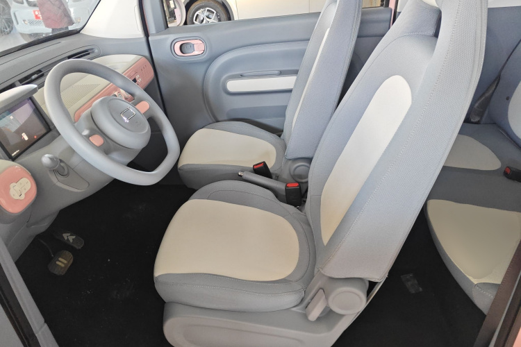 奔腾小马 2025款 222km 灵动马中控内饰19