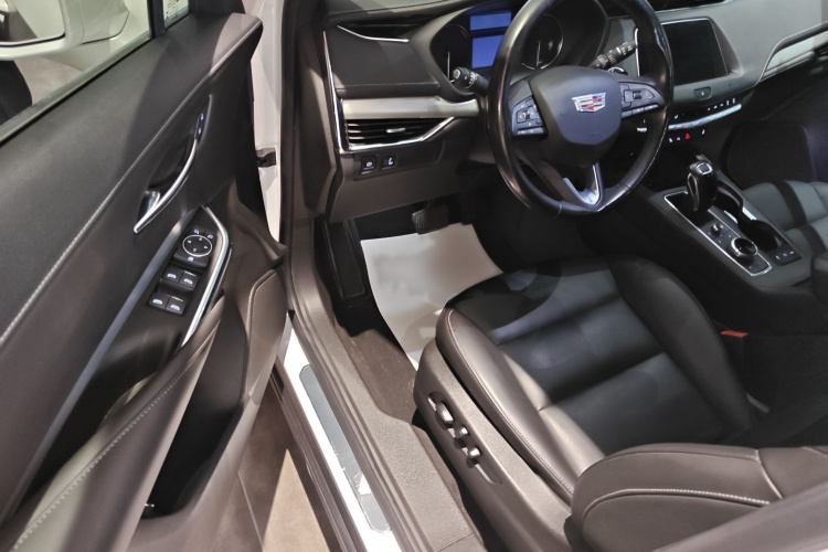 凯迪拉克XT4 2018款 28T 两驱领先型中控内饰7002