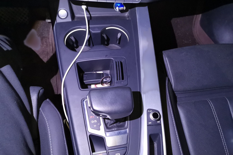 奥迪A4L 2020款 40 TFSI 时尚动感型局部细节18