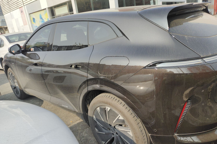 阿维塔07 2024款 Pro+增程版车身外观4