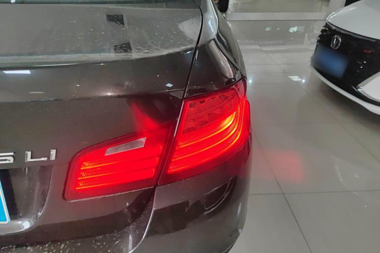 宝马5系 2014款 525Li 领先型车身外观9