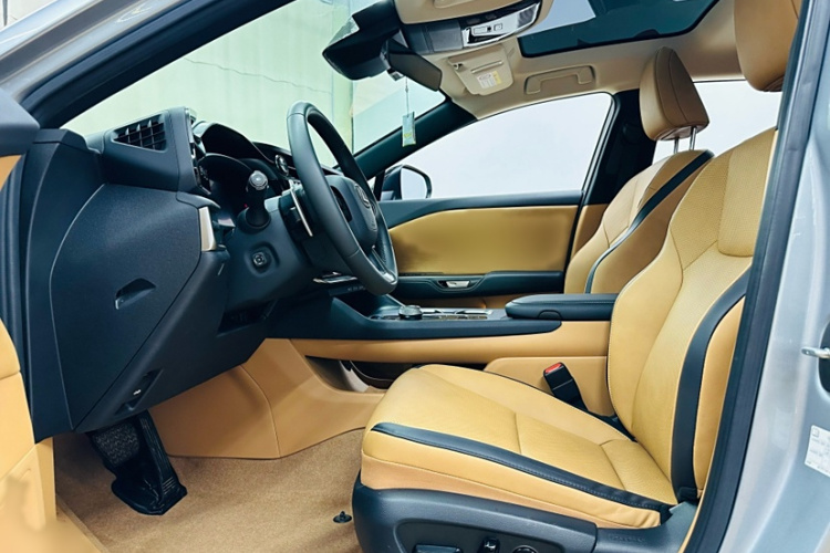 雷克萨斯RZ 2023款 450e 四驱纵享版中控内饰7002