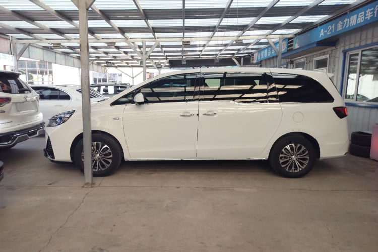 别克GL8 2023款 改款 陆上公务舱 豪华型车身外观4