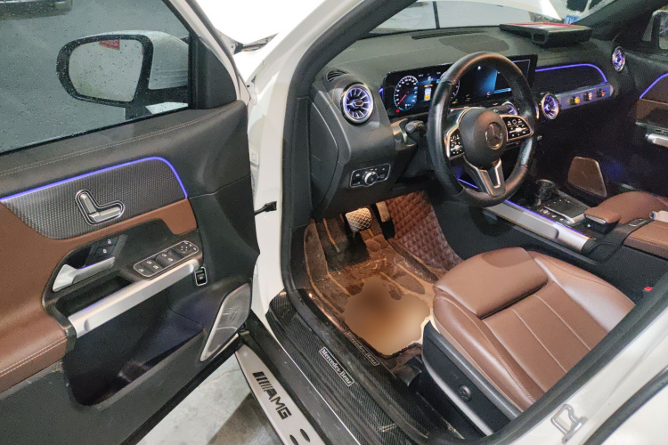 奔驰GLB 2022款 GLB 200 动感型中控内饰20